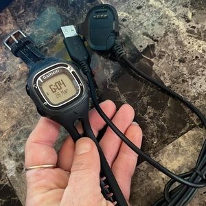 Garmin Forerunner 10 GPS sports watch READ…